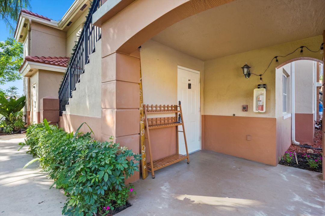 For Sale: $250,000 (3 beds, 2 baths, 1092 Square Feet)