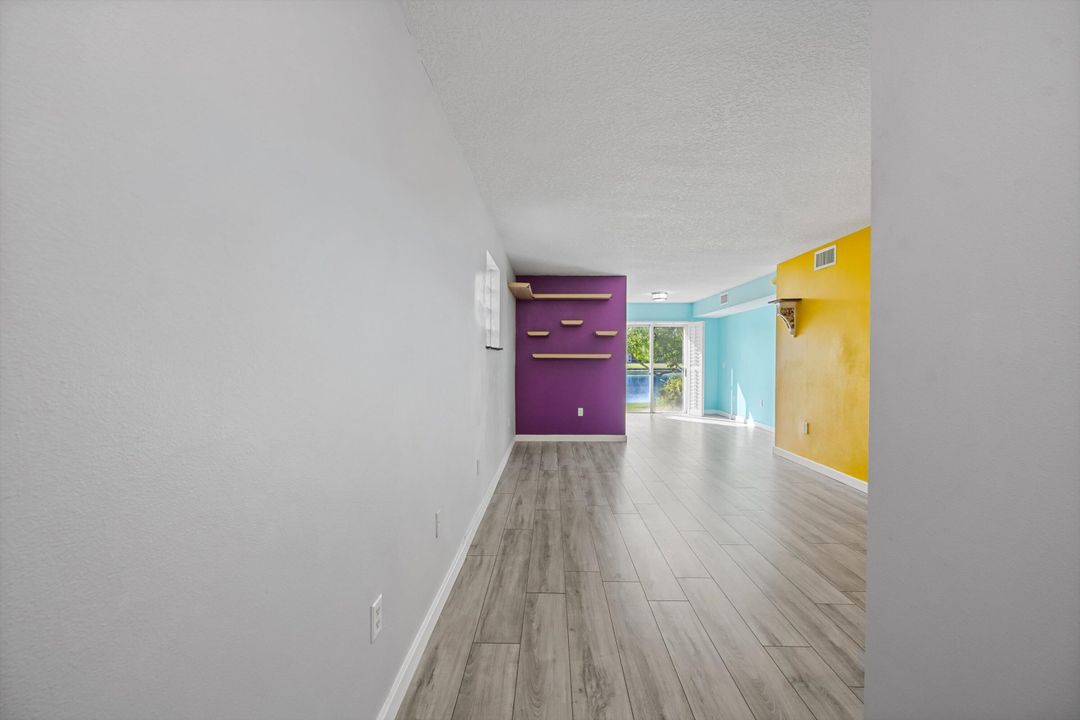 For Sale: $250,000 (3 beds, 2 baths, 1092 Square Feet)