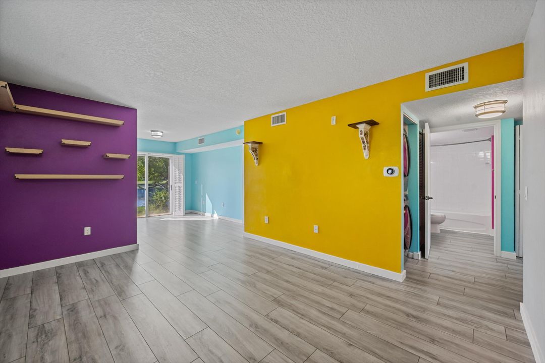 For Sale: $250,000 (3 beds, 2 baths, 1092 Square Feet)