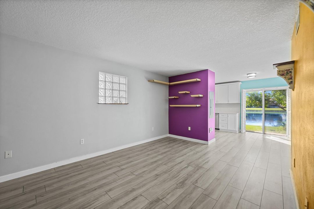 For Sale: $250,000 (3 beds, 2 baths, 1092 Square Feet)