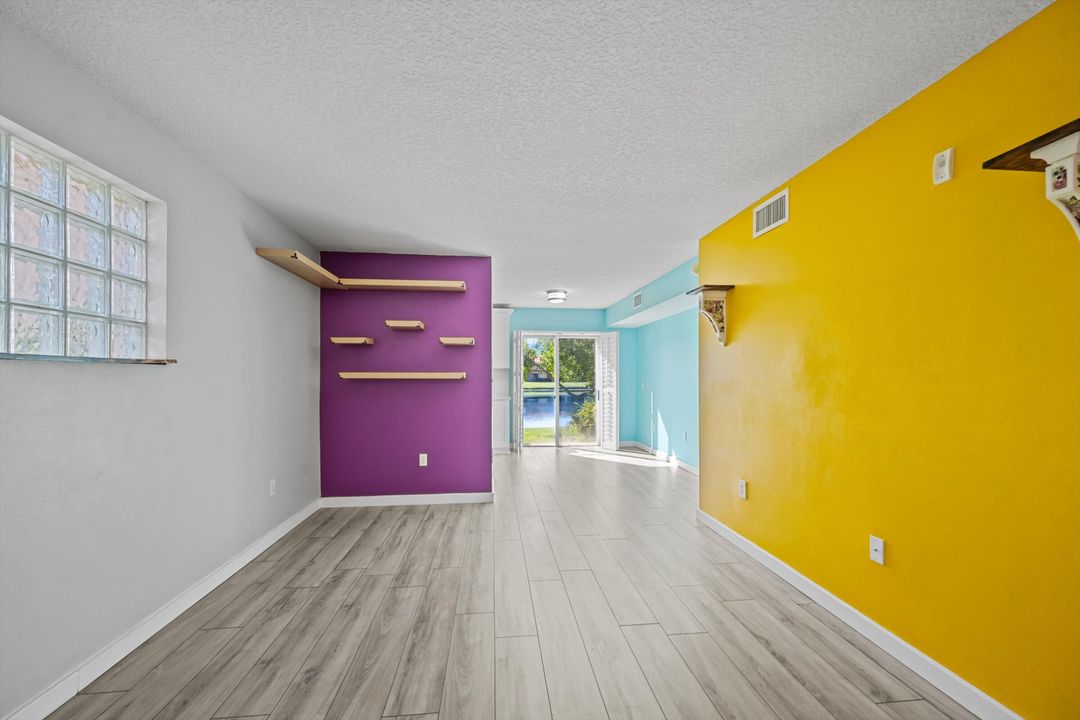 For Sale: $250,000 (3 beds, 2 baths, 1092 Square Feet)