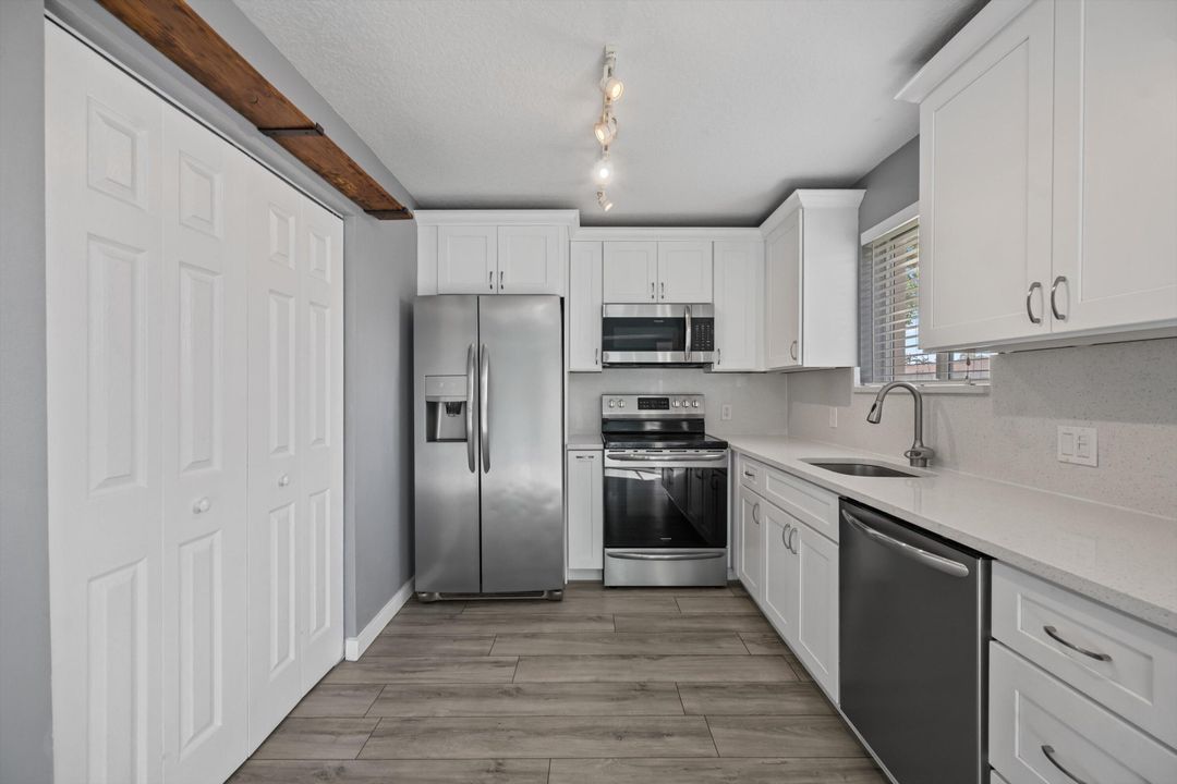 For Sale: $250,000 (3 beds, 2 baths, 1092 Square Feet)