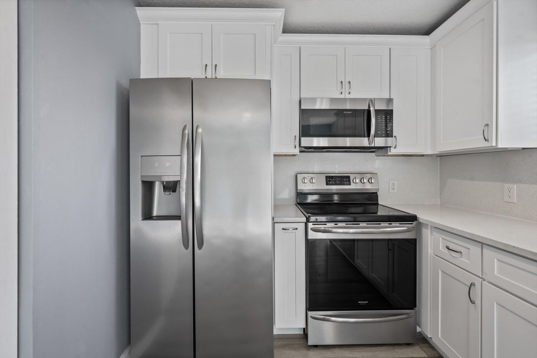 For Sale: $250,000 (3 beds, 2 baths, 1092 Square Feet)