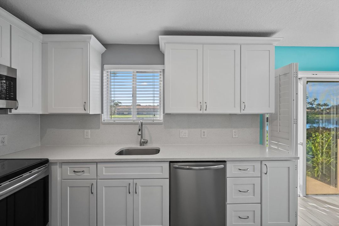 For Sale: $250,000 (3 beds, 2 baths, 1092 Square Feet)