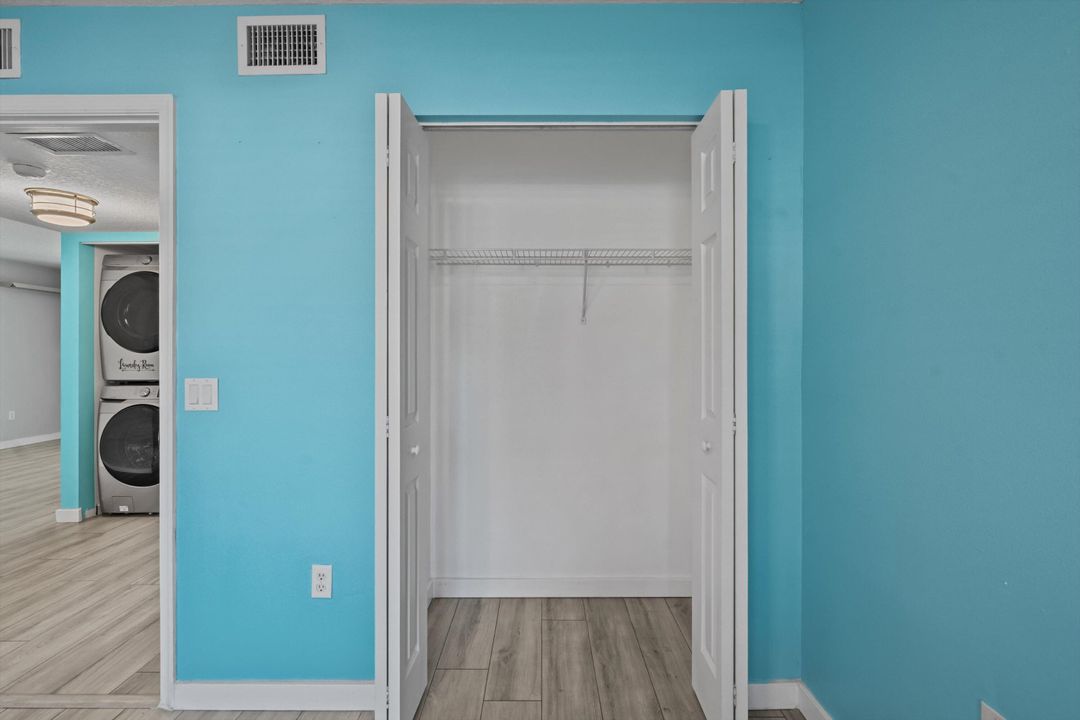 For Sale: $250,000 (3 beds, 2 baths, 1092 Square Feet)