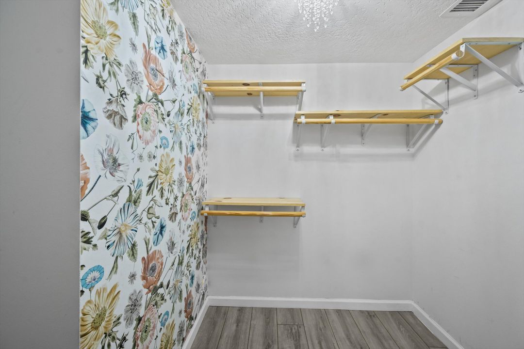 For Sale: $250,000 (3 beds, 2 baths, 1092 Square Feet)