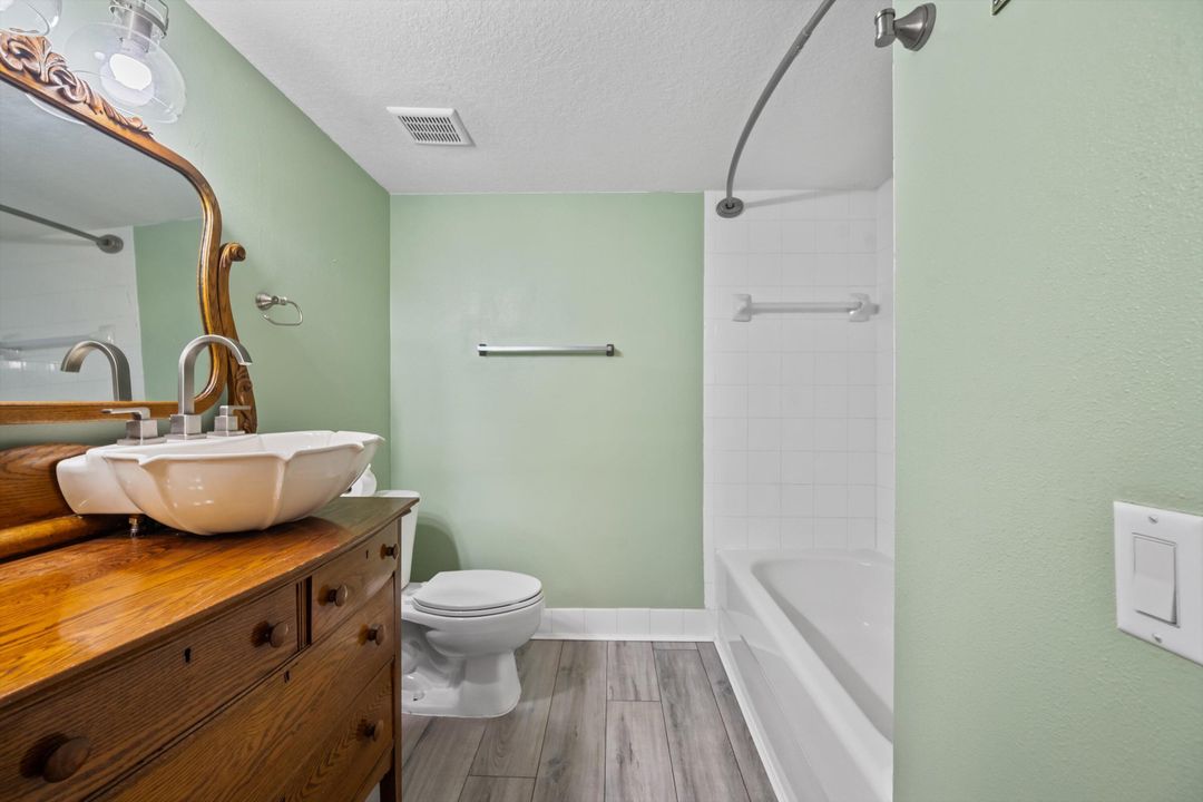 For Sale: $250,000 (3 beds, 2 baths, 1092 Square Feet)