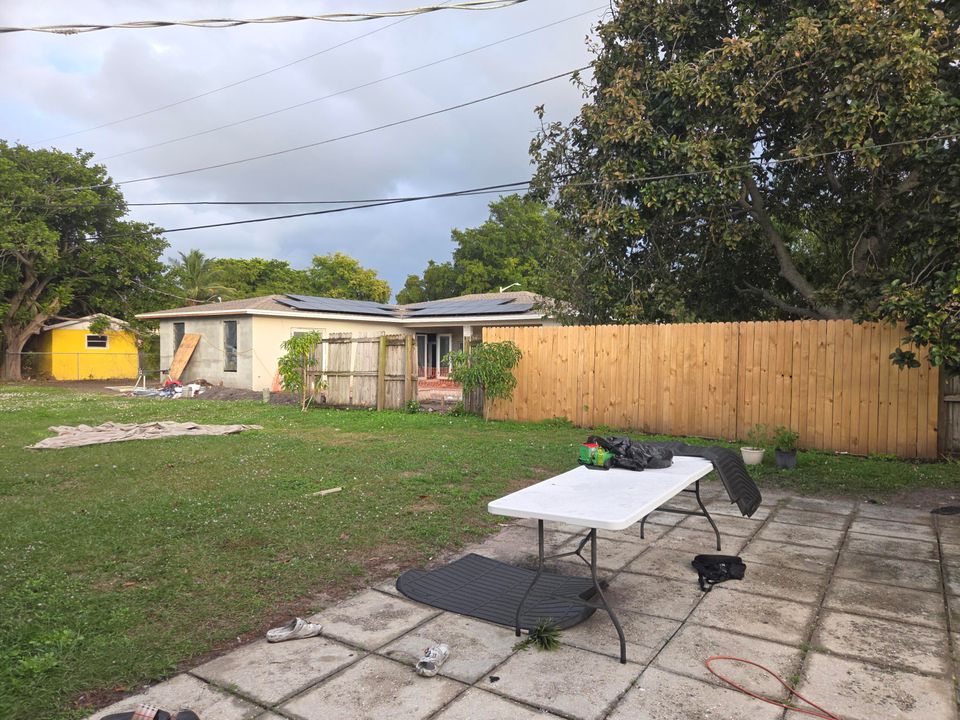 For Rent: $3,100 (4 beds, 2 baths, 1188 Square Feet)