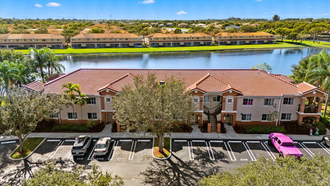 For Sale: $250,000 (3 beds, 2 baths, 1092 Square Feet)