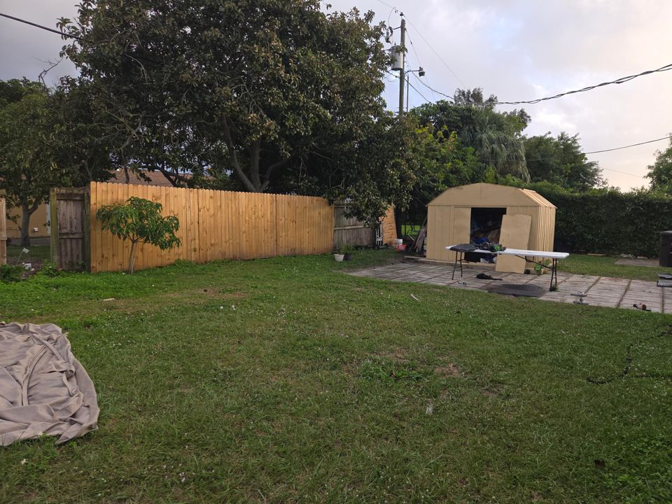 For Rent: $3,100 (4 beds, 2 baths, 1188 Square Feet)