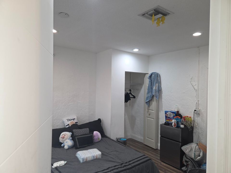 For Rent: $3,100 (4 beds, 2 baths, 1188 Square Feet)