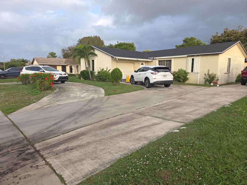 For Rent: $3,100 (4 beds, 2 baths, 1188 Square Feet)