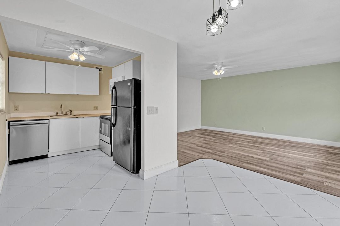 For Rent: $1,695 (2 beds, 2 baths, 880 Square Feet)