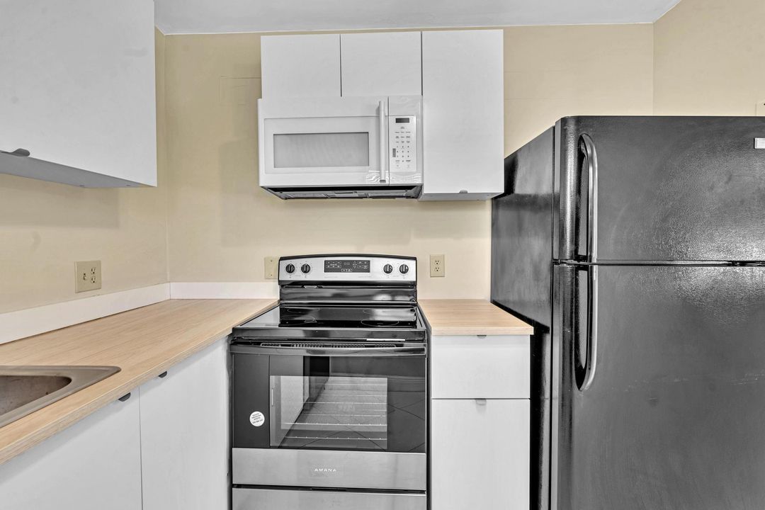 For Rent: $1,695 (2 beds, 2 baths, 880 Square Feet)