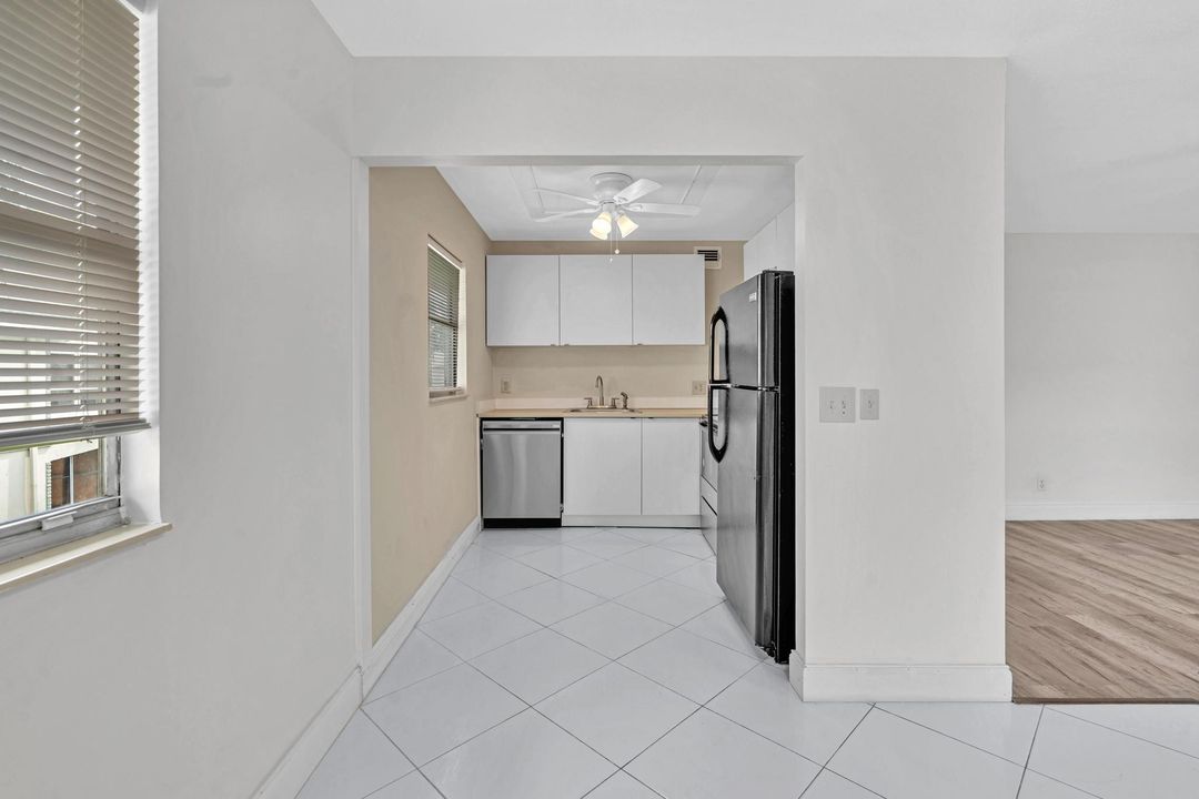 For Rent: $1,695 (2 beds, 2 baths, 880 Square Feet)