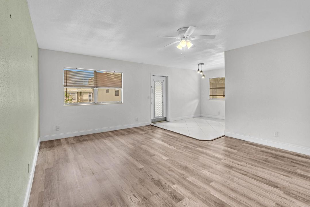 For Rent: $1,695 (2 beds, 2 baths, 880 Square Feet)