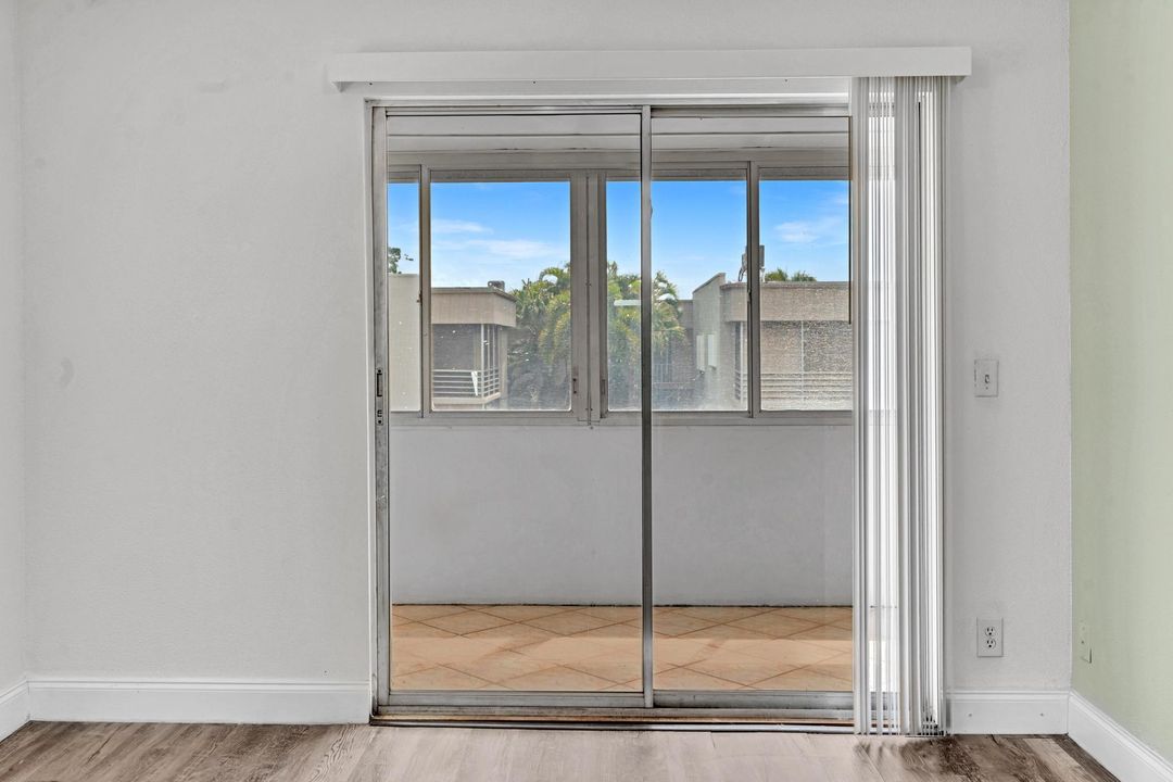 For Rent: $1,695 (2 beds, 2 baths, 880 Square Feet)