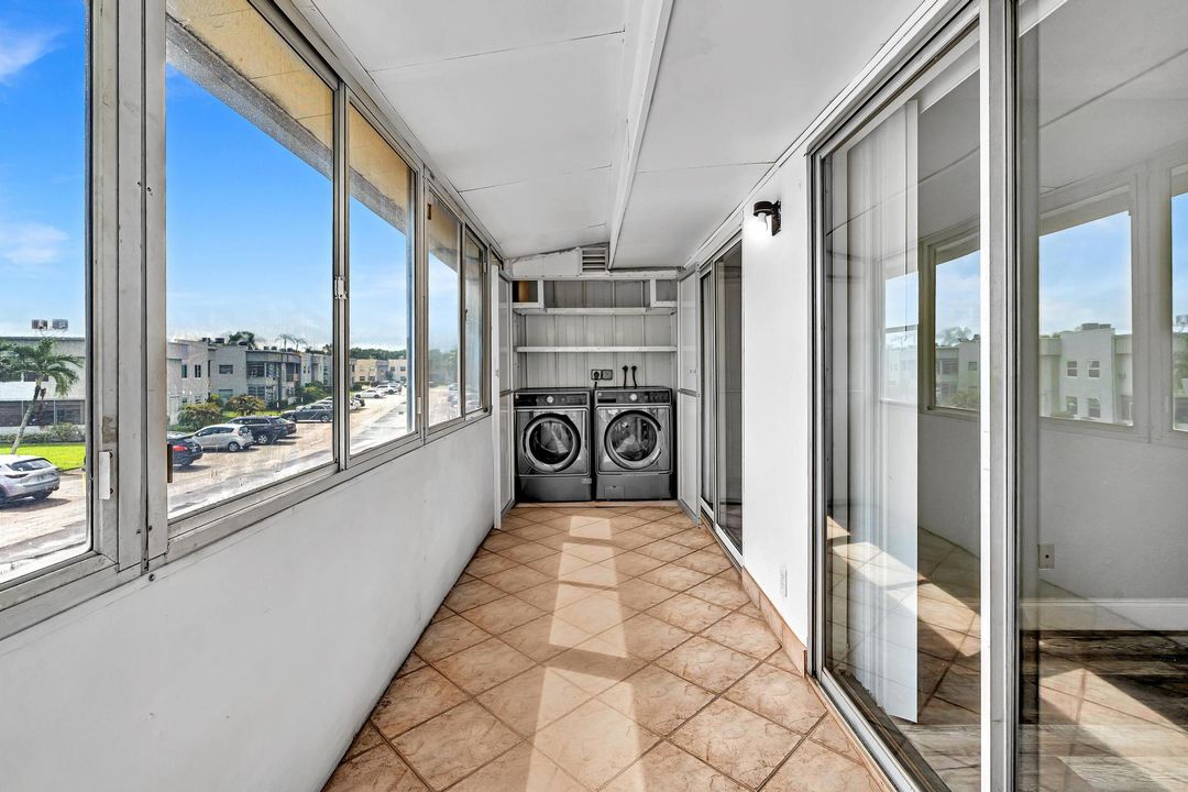 For Rent: $1,695 (2 beds, 2 baths, 880 Square Feet)