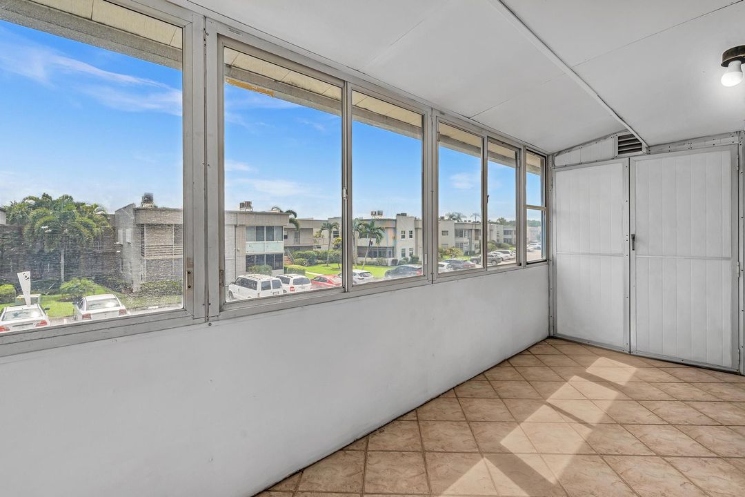 For Rent: $1,695 (2 beds, 2 baths, 880 Square Feet)