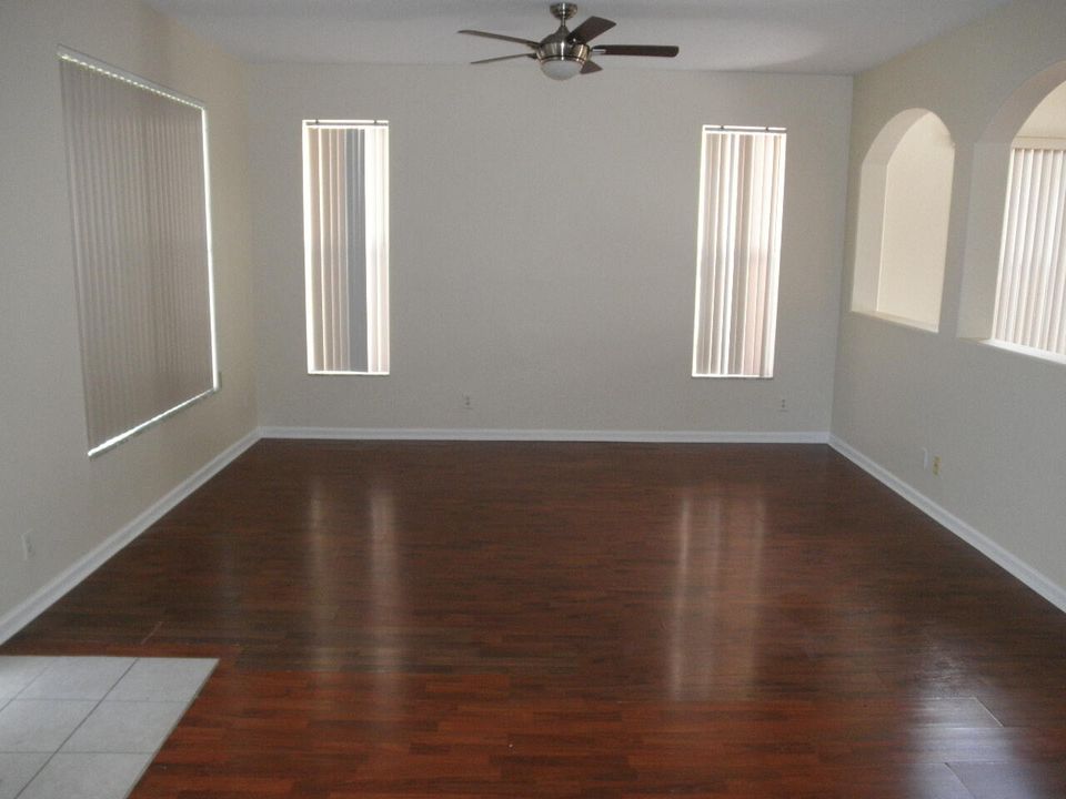 В аренду: $3,125 (3 спален, 2 ванн, 2308 Квадратных фут)