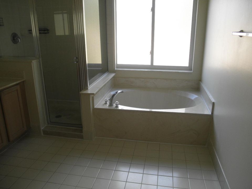 В аренду: $3,125 (3 спален, 2 ванн, 2308 Квадратных фут)