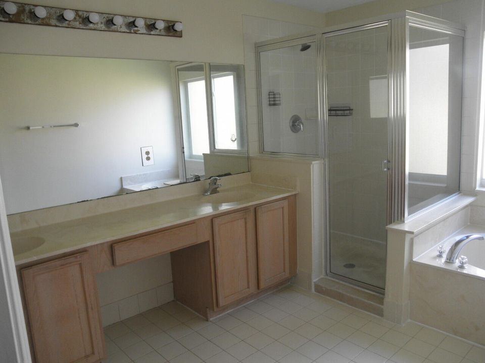 В аренду: $3,125 (3 спален, 2 ванн, 2308 Квадратных фут)