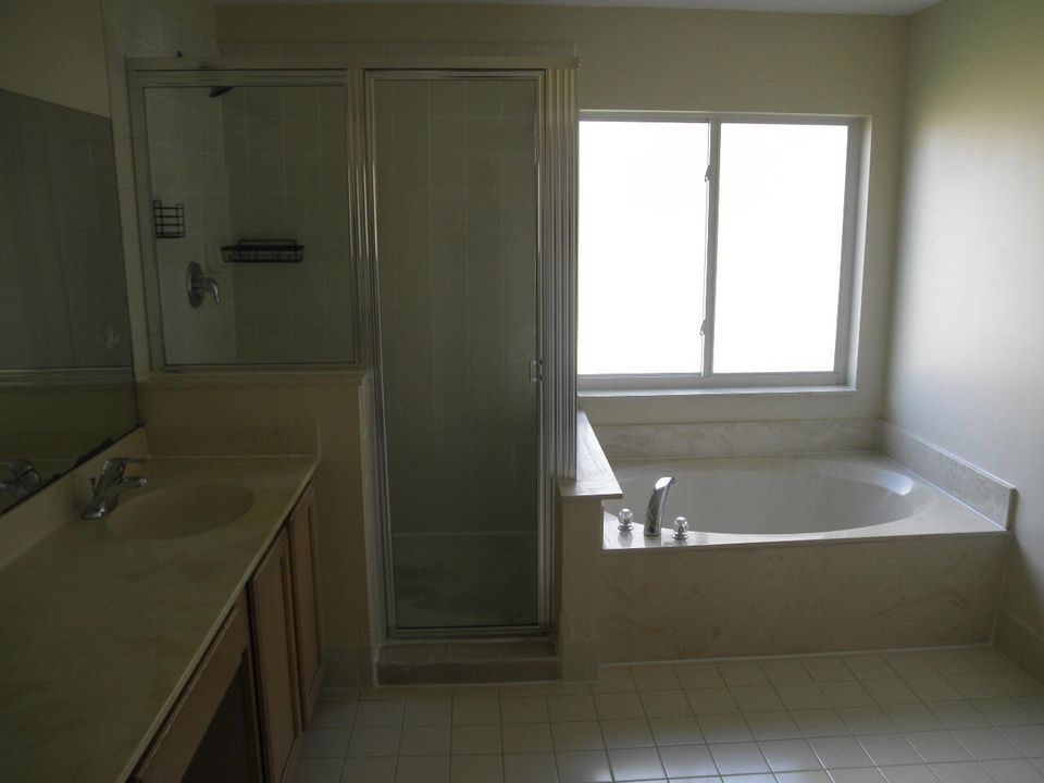 В аренду: $3,125 (3 спален, 2 ванн, 2308 Квадратных фут)