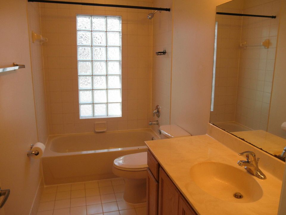 В аренду: $3,125 (3 спален, 2 ванн, 2308 Квадратных фут)