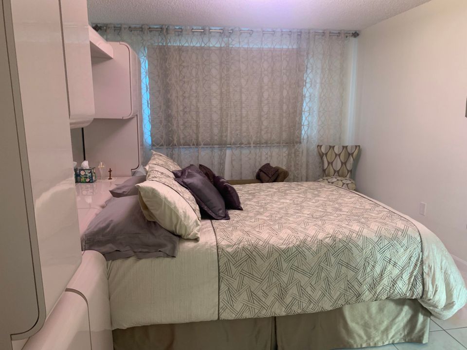 For Sale: $215,000 (2 beds, 2 baths, 1294 Square Feet)