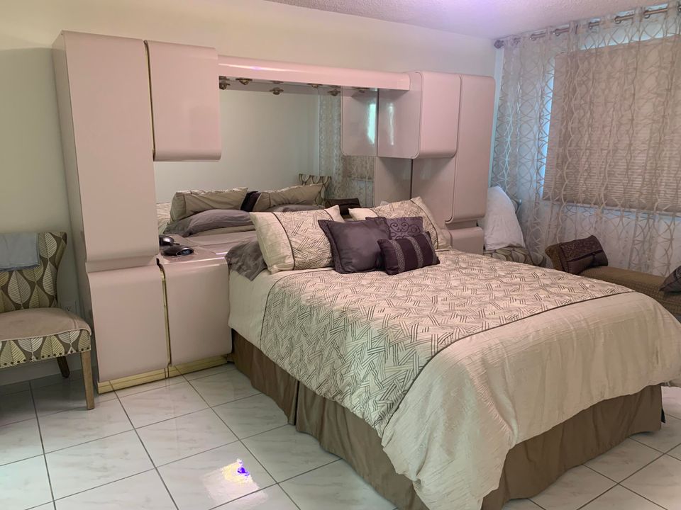 For Sale: $215,000 (2 beds, 2 baths, 1294 Square Feet)