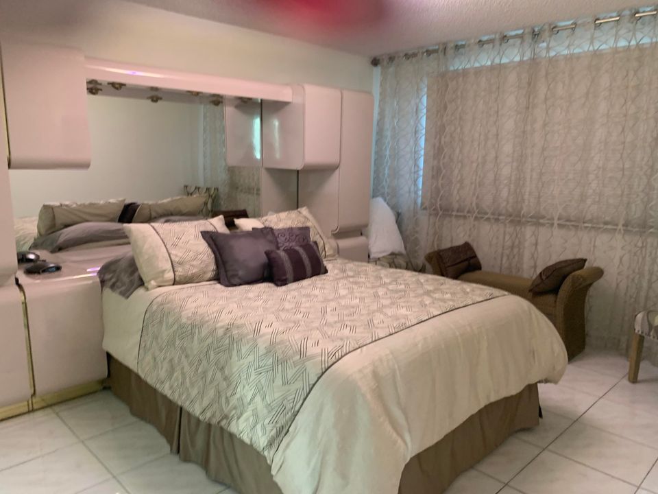 For Sale: $215,000 (2 beds, 2 baths, 1294 Square Feet)