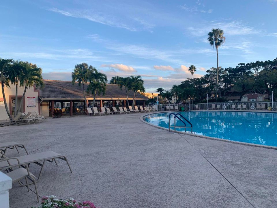 For Sale: $215,000 (2 beds, 2 baths, 1294 Square Feet)