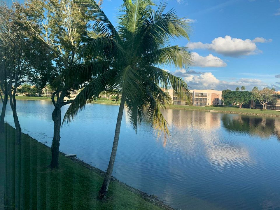 For Sale: $215,000 (2 beds, 2 baths, 1294 Square Feet)