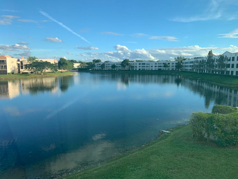 For Sale: $215,000 (2 beds, 2 baths, 1294 Square Feet)