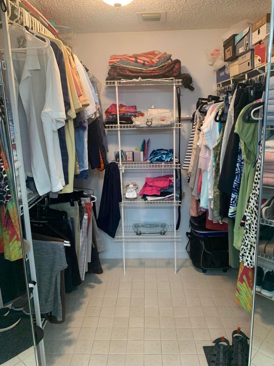 For Sale: $215,000 (2 beds, 2 baths, 1294 Square Feet)