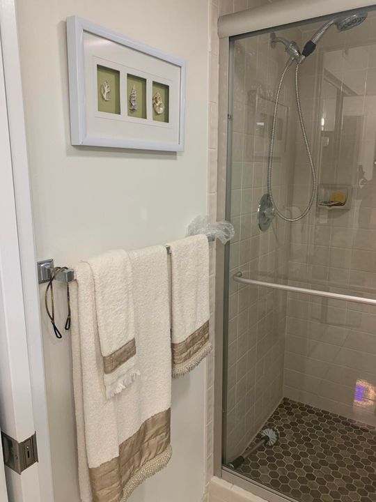 For Sale: $215,000 (2 beds, 2 baths, 1294 Square Feet)