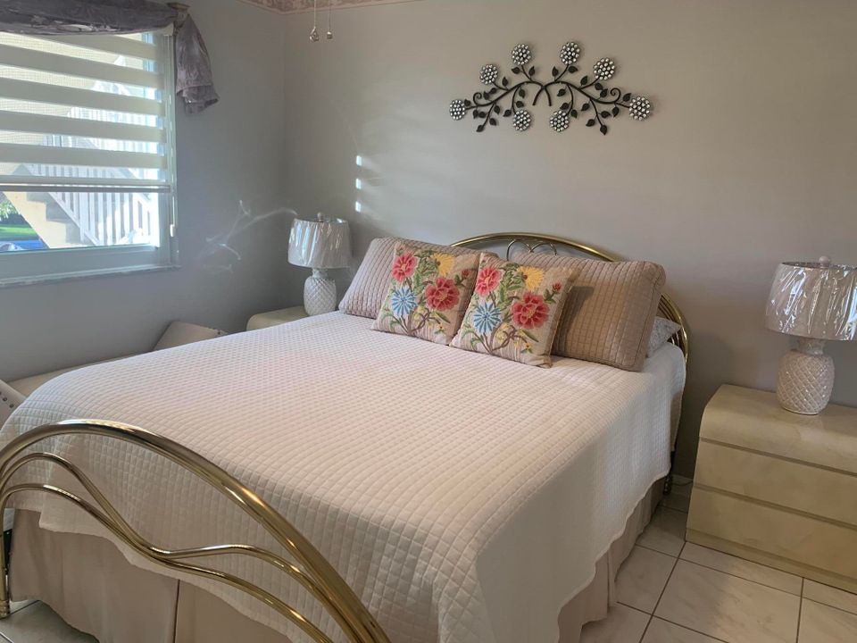 For Sale: $215,000 (2 beds, 2 baths, 1294 Square Feet)