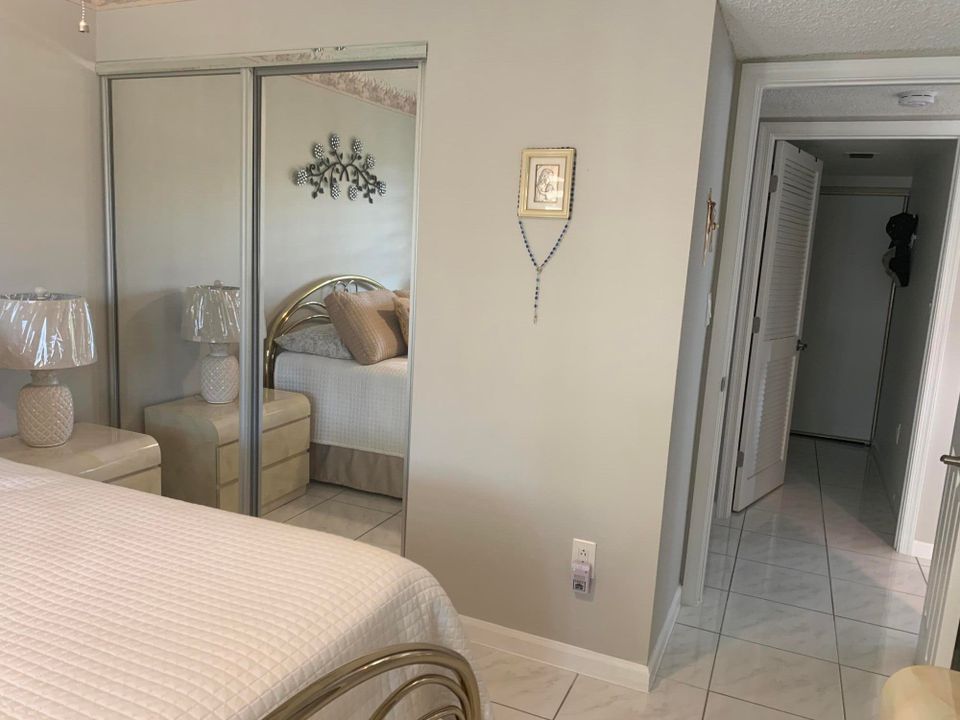 For Sale: $215,000 (2 beds, 2 baths, 1294 Square Feet)