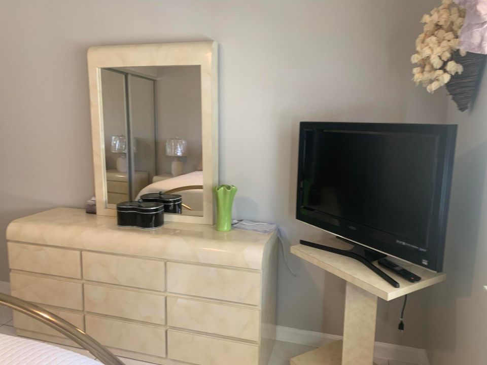 For Sale: $215,000 (2 beds, 2 baths, 1294 Square Feet)