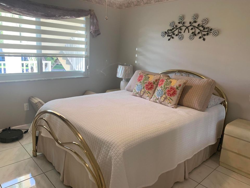 For Sale: $215,000 (2 beds, 2 baths, 1294 Square Feet)