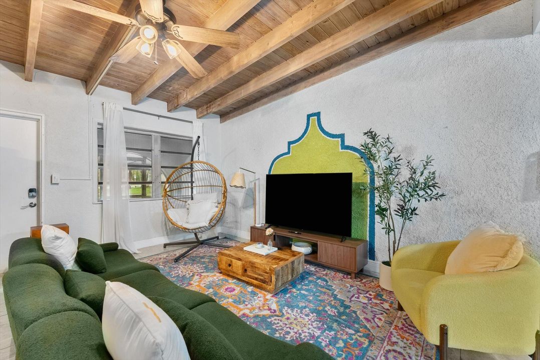 В аренду: $4,700 (4 спален, 2 ванн, 1856 Квадратных фут)