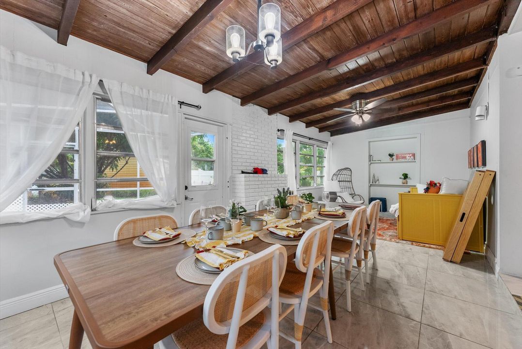 В аренду: $4,700 (4 спален, 2 ванн, 1856 Квадратных фут)