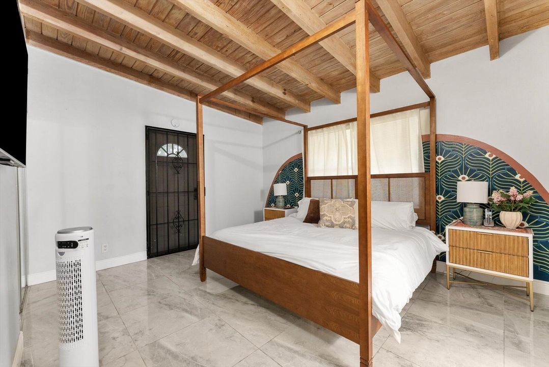 В аренду: $4,700 (4 спален, 2 ванн, 1856 Квадратных фут)