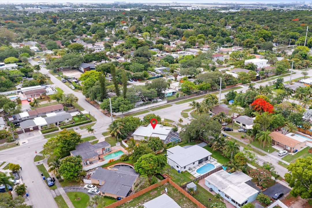 В аренду: $4,700 (4 спален, 2 ванн, 1856 Квадратных фут)