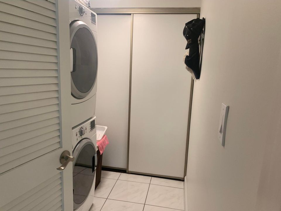 For Sale: $215,000 (2 beds, 2 baths, 1294 Square Feet)