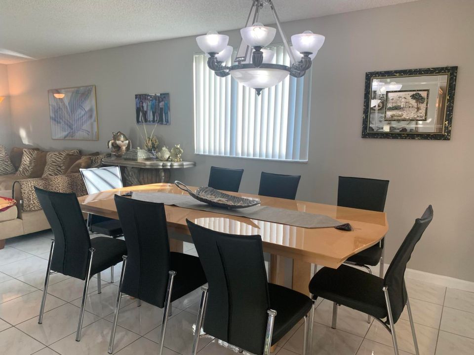 For Sale: $215,000 (2 beds, 2 baths, 1294 Square Feet)