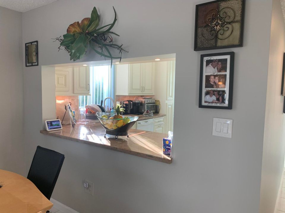 For Sale: $215,000 (2 beds, 2 baths, 1294 Square Feet)