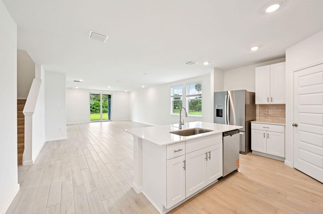 En Venta: $462,290 (4 camas, 2 baños, 2503 Pies cuadrados)