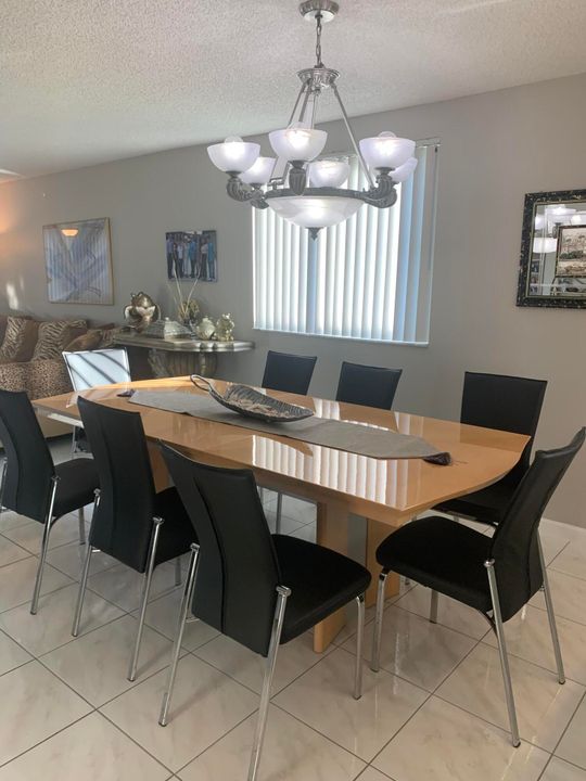 For Sale: $215,000 (2 beds, 2 baths, 1294 Square Feet)