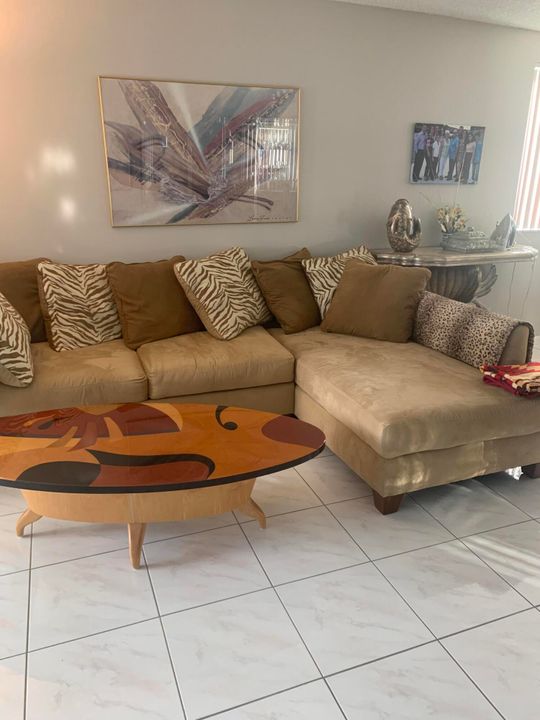 For Sale: $215,000 (2 beds, 2 baths, 1294 Square Feet)